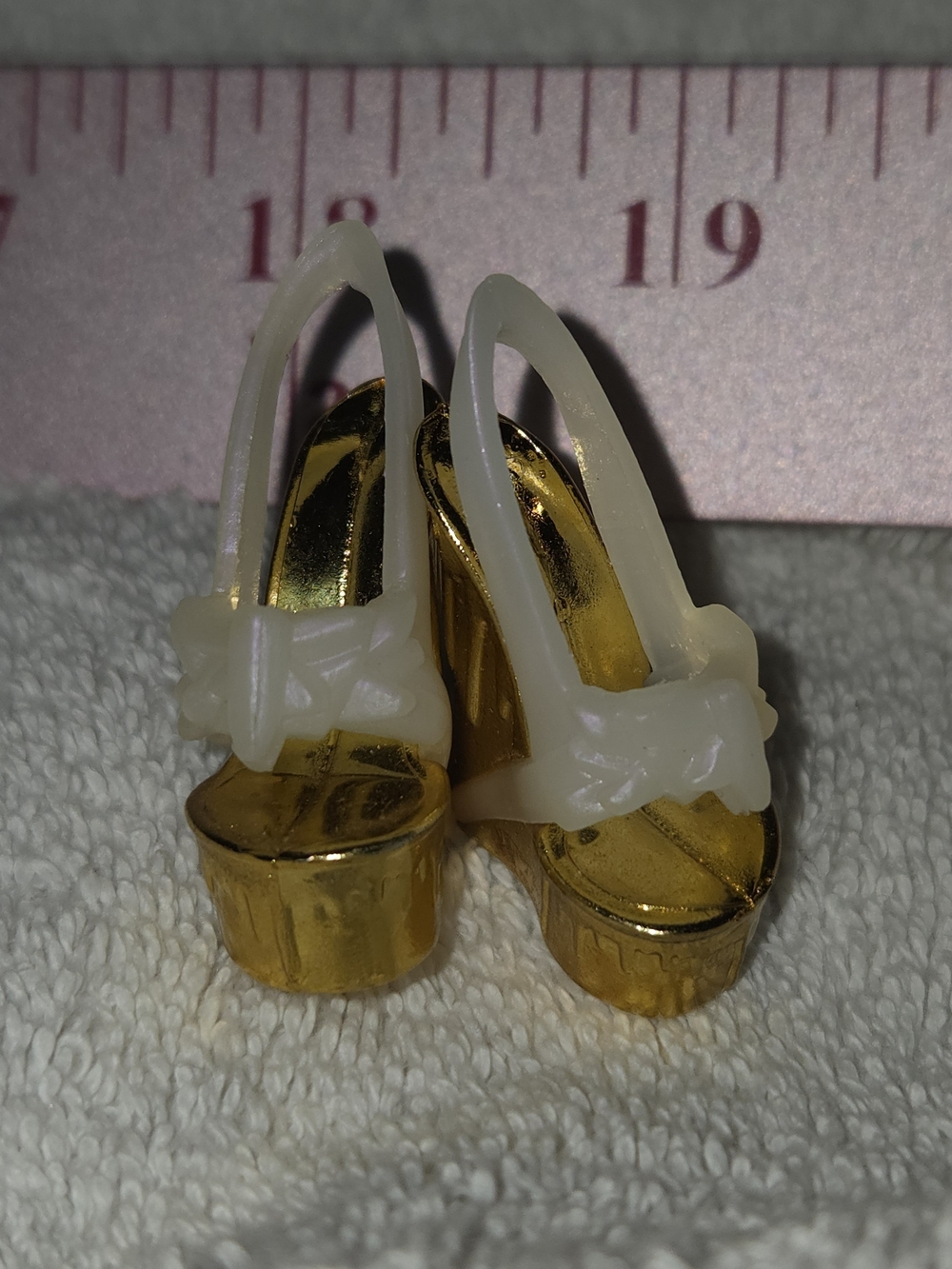 Mattel Monster High Abbey 13 Wishes Gold Platform Doll Sandals with Ivory Straps